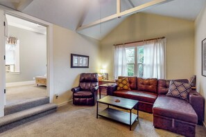 Interior - Forbestown Carriage House in the Heart of Dtwn (Lakeport)
