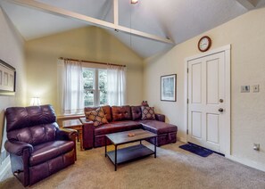 Interior - Forbestown Carriage House in the Heart of Dtwn (Lakeport)