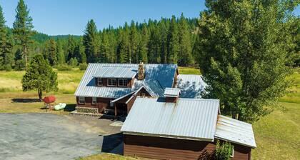 Gorgeous, Dog-friendly, Riverfront, 200-acre Ranch