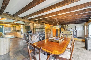 Talo (Multiple Bedrooms) | Sisätilat