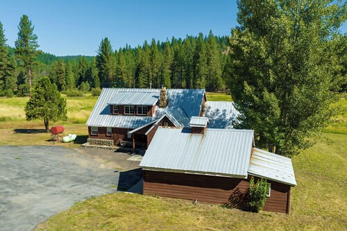 Dog-friendly 3BR on 200 Acres w/ River Access