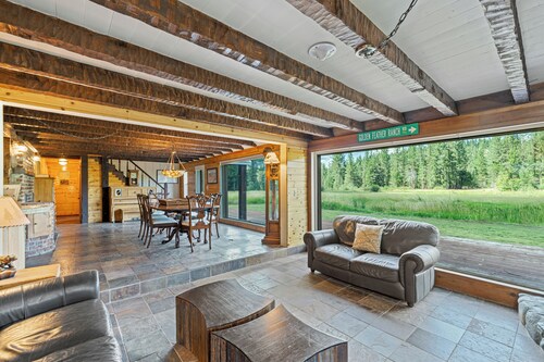 Dog-friendly 3BR on 200 Acres w/ River Access