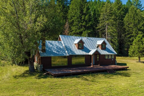 Dog-friendly 3BR on 200 Acres w/ River Access