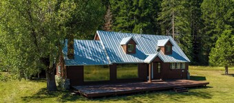 Dog-friendly 3BR on 200 Acres w/ River Access