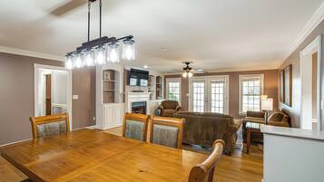 House (3 Bedrooms) | Interior