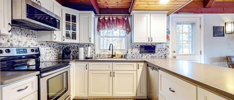 House (3 Bedrooms) | Interior