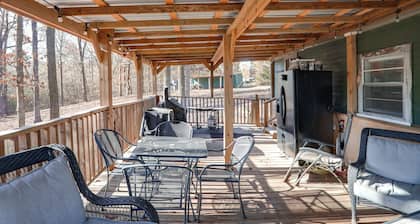 5 Mi to Sardis Lake! Relaxed Stay Near Outdoor Fun