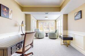 Apartment (3 Bedrooms) | Interior - Near Medical Center! Remote-work Hub in Holyoke (Holyoke)