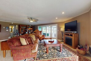 Interior - Charming Two Springs Farm Guesthouse! (Micanopy)