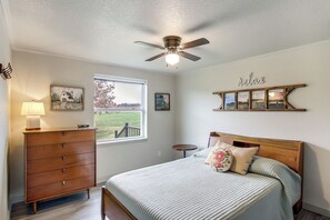 House (3 Bedrooms) | Interior - Newly Updated Countryside Home in South Gorin! (South Gorin)