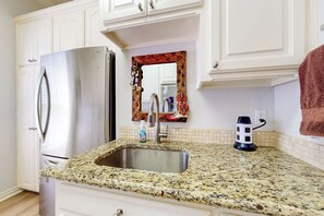 House (4 Bedrooms) | Interior - Lakefront Estate: Stunning Views, Deck, Bar & Dock (Bridgeport)