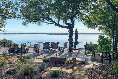 Lakefront Estate: Stunning Views, Deck, Bar & Dock