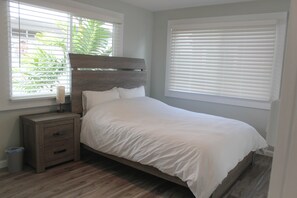 Iron/ironing board, free WiFi, bed sheets - Impeccably Renovated Oasis 3-Bedroom in Honolulu (Honolulu)