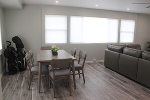 Dining - Impeccably Renovated Oasis 3-Bedroom in Honolulu (Honolulu)