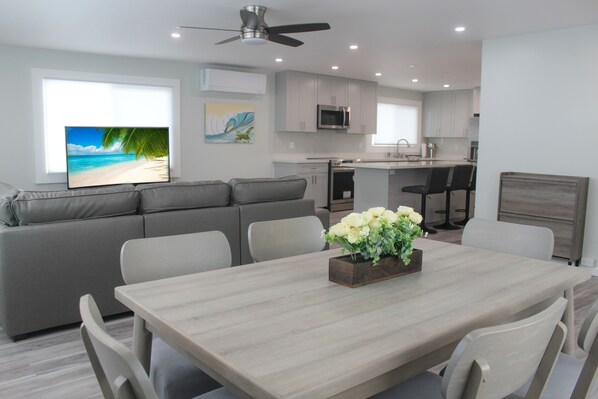 Dining - Impeccably Renovated Oasis 3-Bedroom in Honolulu (Honolulu)
