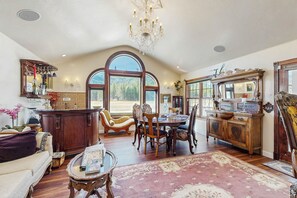 Talo (3 Bedrooms) | Sisätilat