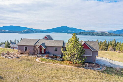 Breathtaking Mountain & Lake Views!
