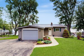 House (3 Bedrooms) | Interior - 3 BR Lakefront House w/ Private Dock (Lodi)