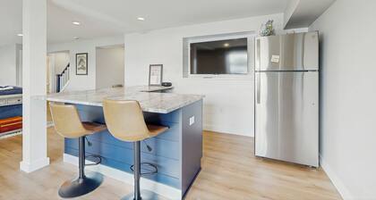 3 BR Lakefront House w/ Private Dock