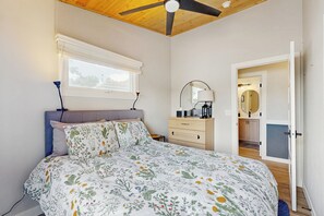 Interior - 3 BR Lakefront House w/ Private Dock (Lodi)