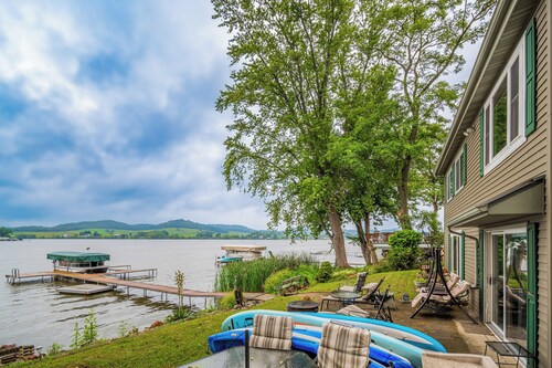 3 BR Lakefront House w/ Private Dock