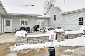 Interior - Patio & Grill! Quiet Country Stay Near Shipshewana (Millersburg)