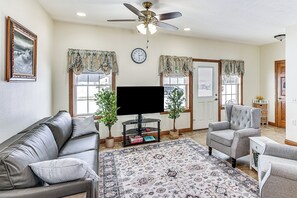 House (1 Bedroom) | Interior - Amish Country Near Shipshewana: Patio & Grill! (Millersburg)