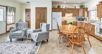 Amish Country Near Shipshewana: Patio & Grill!