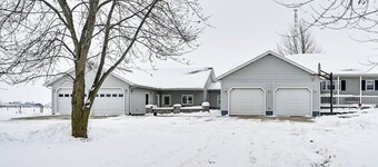 Patio & Grill! Quiet Country Stay Near Shipshewana