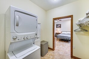 Interior - Patio & Grill! Quiet Country Stay Near Shipshewana (Millersburg)