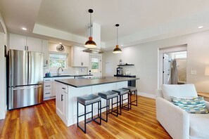 Interior - 2BR Charming House w/ Amazing Views (Pilot Mountain)