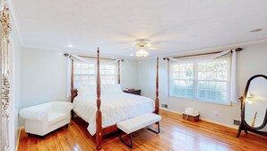 A four-poster bed with a bench, a small bedside table, and a mirror. - 4BR Waterview Home w/ Pool, Fire Pit & Fishing (Griffin)