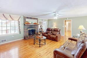 House (4 Bedrooms) | Interior