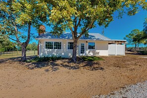 House (2 Bedrooms) | Interior - Windmill Trails Farm - Barn Loft and Dairy Cottage (Tylertown)