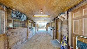 House (2 Bedrooms) | Interior - Windmill Trails Farm - Barn Loft and Dairy Cottage (Tylertown)
