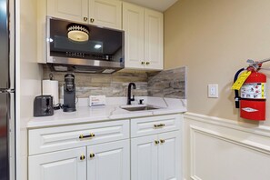 Apartment (1 Bedroom) | Interior - Nurse-ready Studio Retreat! 2 Mi to Dtwn Holyoke (Holyoke)