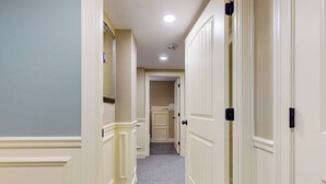 Unclassified image, 2 of 17, button - Nurse-ready Studio Retreat! 2 Mi to Dtwn Holyoke (Holyoke)