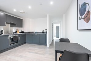 Private kitchen - George House Apartment by Guestz (Wakefield)