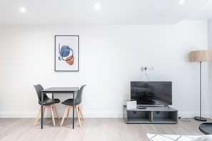 Lounge - George House Apartment by Guestz (Wakefield)