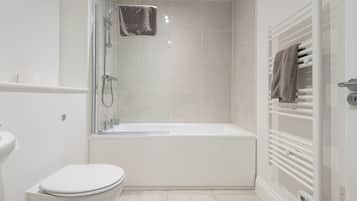 Classic Apartment, 1 Bedroom, Non Smoking | Bathroom