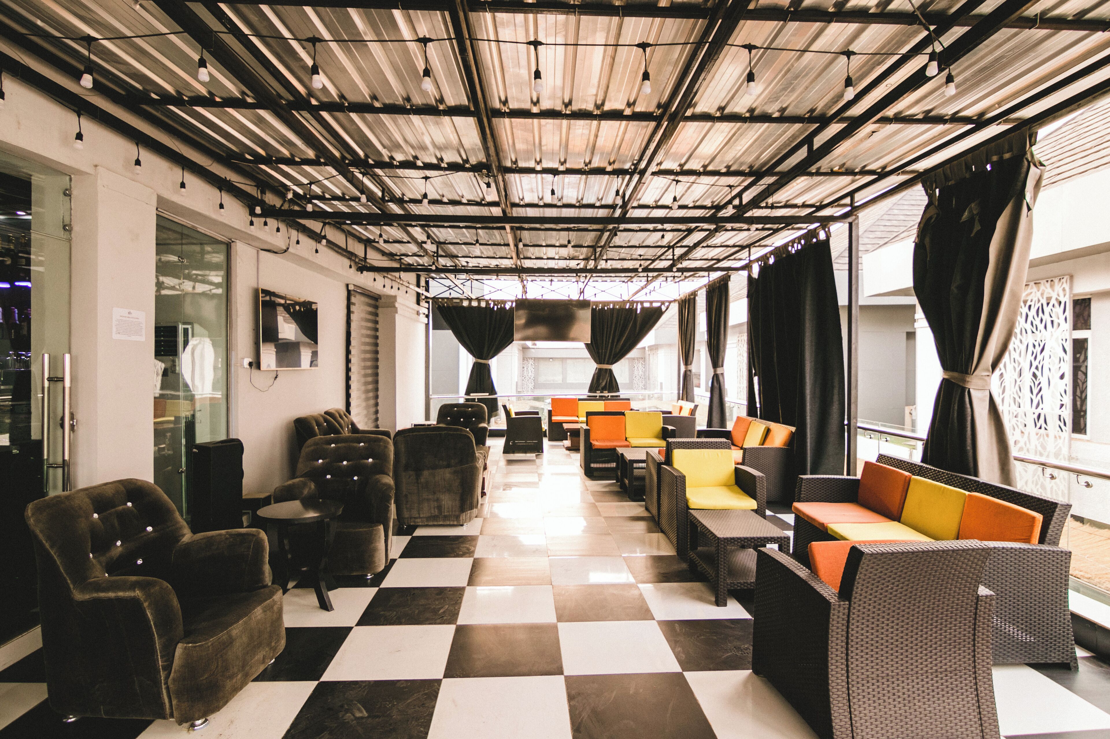 Bar (trong khuôn viên)