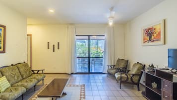 Apartamento básico | Área de estar | Smart TV 32 polegadas com canais digitais