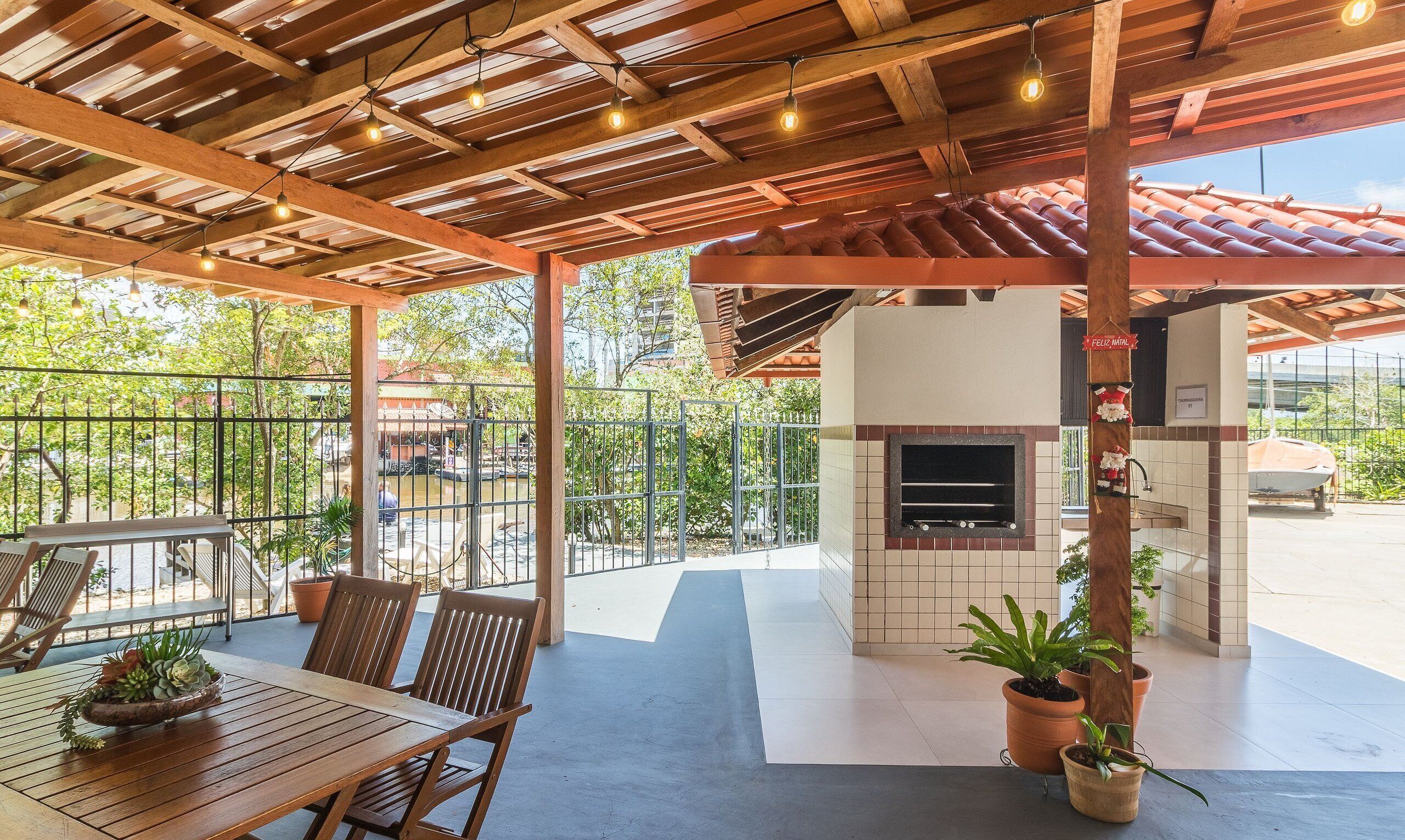 Basic Apartment | Outdoor dining