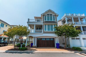 Exterior - 4 Bed, 4.5 bath Home in Verandah Bay Community! Close to Fenwick Island & Ocean City Beaches, Community Pool, Elevator, Free Wifi! (Selbyville)