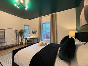 Bügeleisen/Bügelbrett, Reisekinderbett, kostenloses WLAN, Bettwäsche