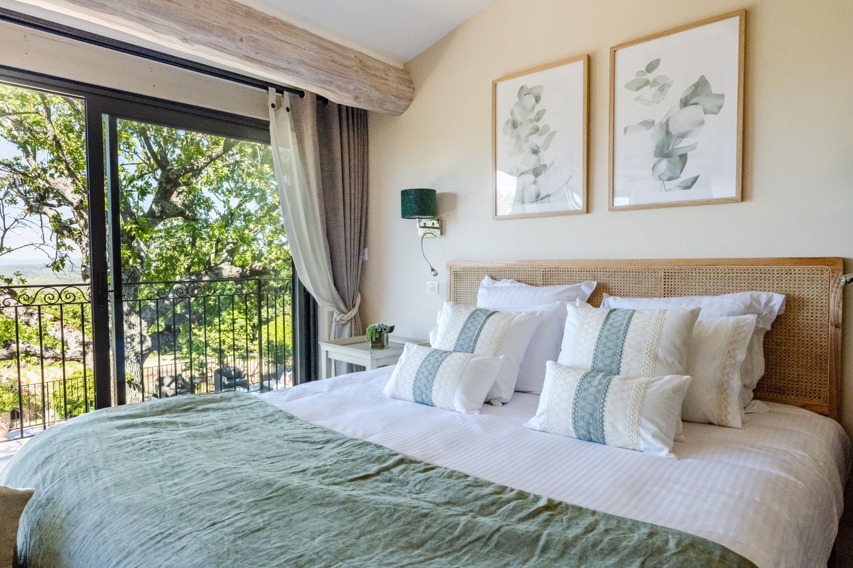 Een kluis op de kamer, verduisterende gordijnen, gratis wifi