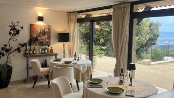 Villa Deluxe, salle de bains attenante, vue montagne (Villa des CĂšdres) | Restaurant