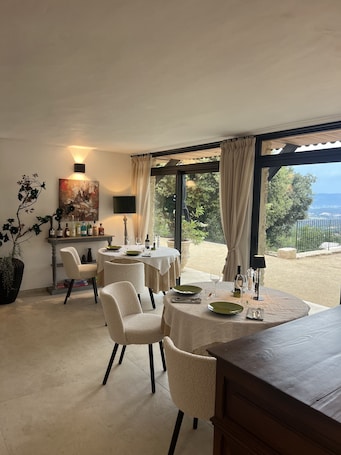 Deluxe Villa, Ensuite, Mountain View (Villa des Cèdres) | Restaurant. La villa des Cèdres