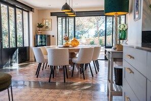 华丽别墅, 独立浴室, 山景 (Villa des Cèdres) | 餐厅