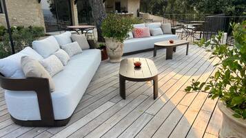 Villa Deluxe, salle de bains attenante, vue montagne (Villa des CĂšdres) | Terrasse/Patio